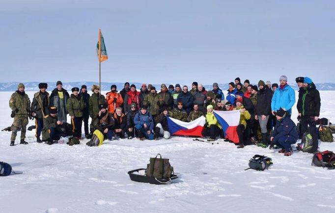 Putování po stopách československých legionářů při přechodu jezera Bajkal v Rusku