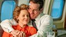 Penelope Ann Miller v roli Nancy Reagan a Dennis Quaid jako Ronald Reagan.