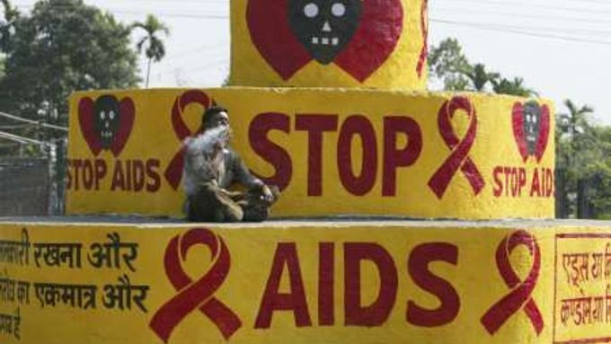 Indie vzpomíná na obětí nemoci AIDS. Právě tato země má nejpočetnější populaci nakažených osob - celkem 5,7 milionu. Více než 85 procent z nich se nakazí pohlavním stykem.
