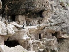 Jeskyně na břehu Tigridu
