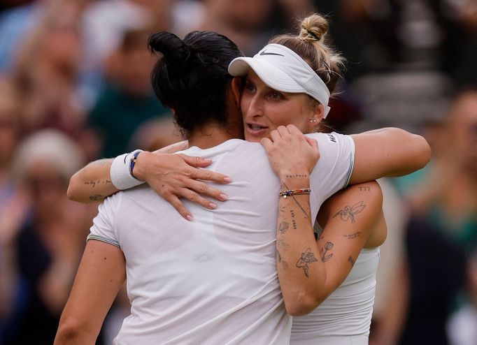 Uns Džábirová a Markéta Vondroušová po finále Wimbledonu 2023