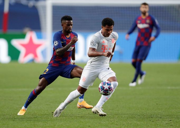 Nelson Semedo a Serge Gnabry ve čtvrtfinále LM Barcelona - Bayern