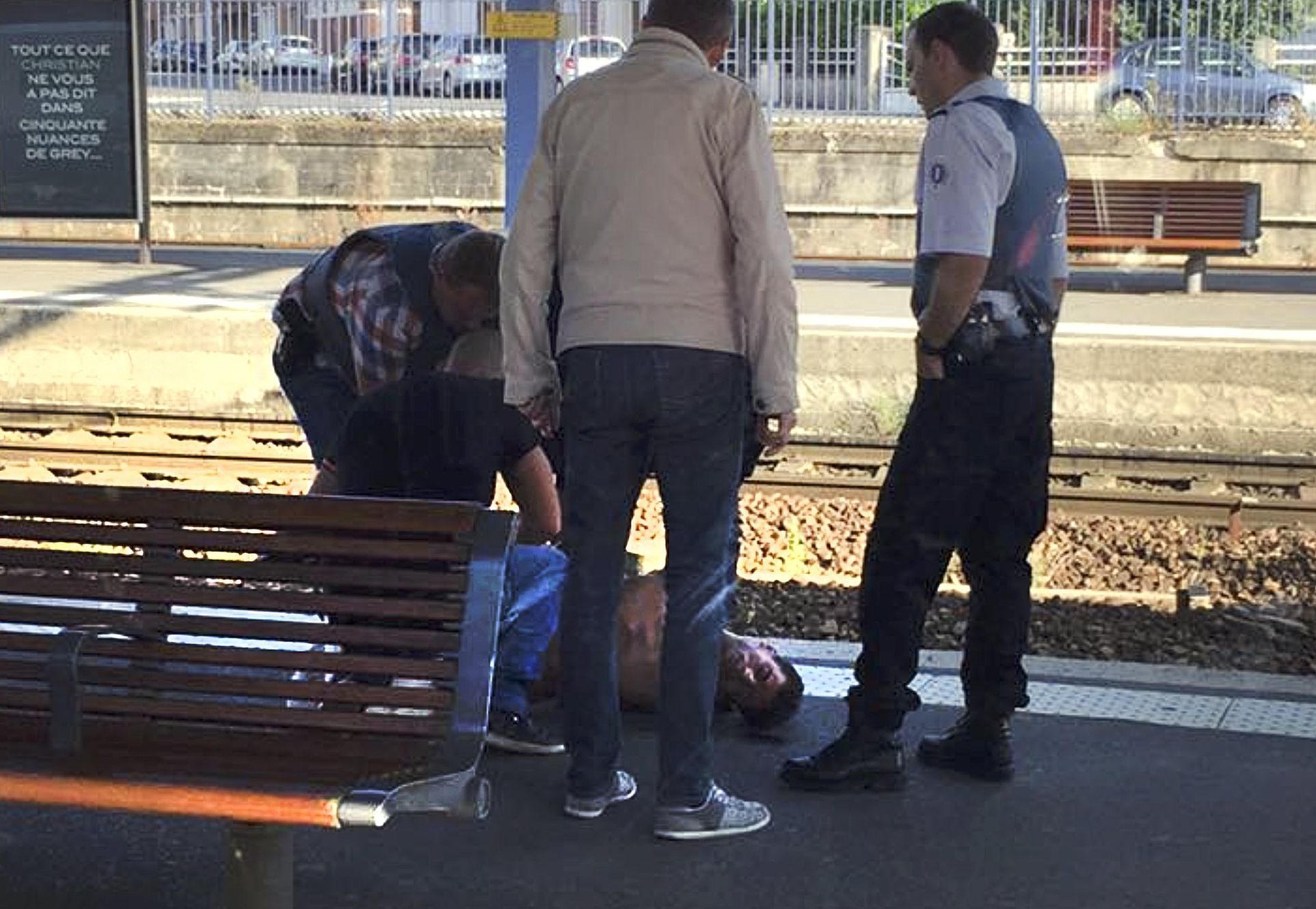 Francouzská policie po zásahu u rychlovlaku