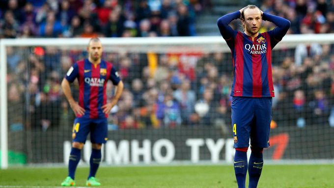 Zklamaný Ivan Rakitič po zápase Barcelony s Malagou, který Katalánci prohráli.