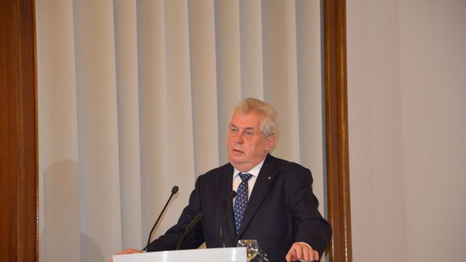 Miloš Zeman při přednášce.