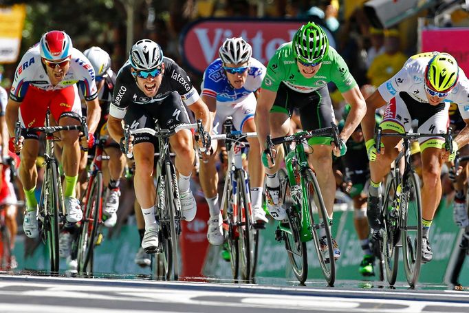 Spurt sedmé etapy Tour de France: zleva Cavendish, Greipel, Sagan