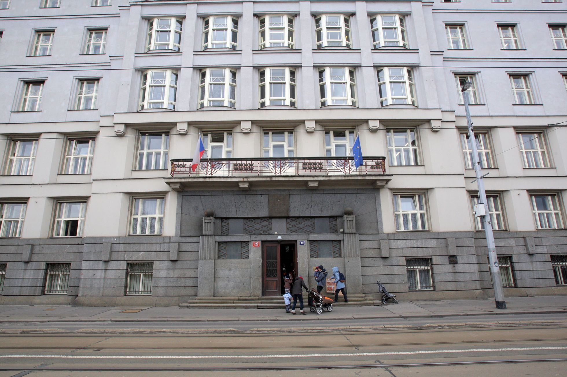 Demonstranti z Kliniky na ÚZSVM