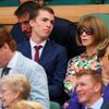 Celebrity na Wimbledonu 2018 (Anna Wintourová a její syn Luke)