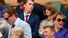 Celebrity na Wimbledonu 2018 (Anna Wintourová a její syn Luke)