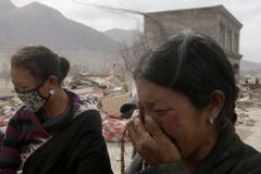 Pět dní po čínském zemětřesení našli v troskách 3 živé