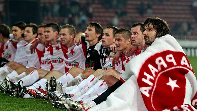 Slavia si po 14 letech mohla vychutnat klubovou hymnu na stadionu Sparty na Letné, kde zvítězila 2:0.