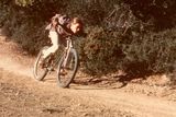 George Newman jede v roce 1976 závod Repack. Závodů pod tímto jménem se jelo více než dvacet, ten první odstartoval na kalifornské hoře Mount Tamalpais před čtyřiceti lety, 21. října.