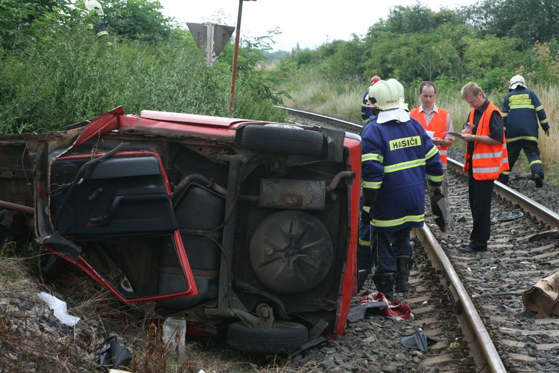 Srážka auta s vlakem v Břvanech