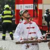 Ukázka požárního zásahu při příležitosti 140 let od požáru Národního divadla, hasiči, hašení