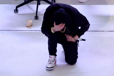 Eminem při přestávkovém programu během Super Bowlu LVI 2022