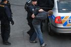 Noční akce v Praze. Policie ráno zadržela 24 squatterů