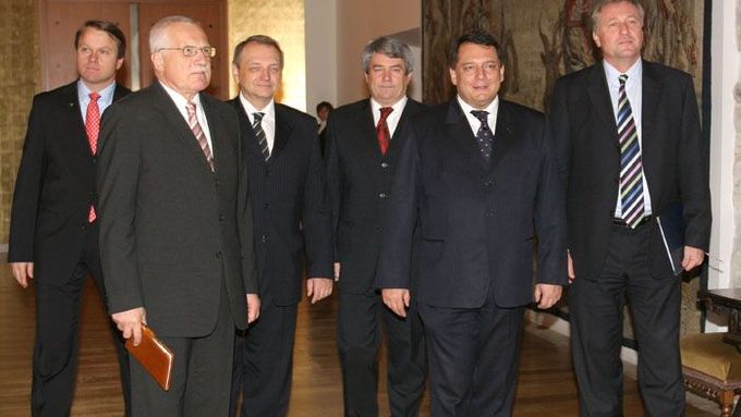 "Velká parlamentní pětka" a prezident Klaus