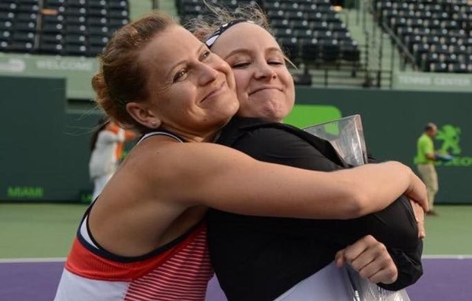 Lucie Šafářová a Bethanie Matteková-Sandsová slaví triumf v Miami