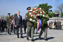 Pavel: Šiřitelé ruské propagandy zneucťují památku padlých sovětských vojáků