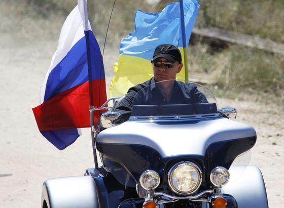 Vladimir Putin v roce 2010 na - tehdy ještě ukrajinském - Krymu.