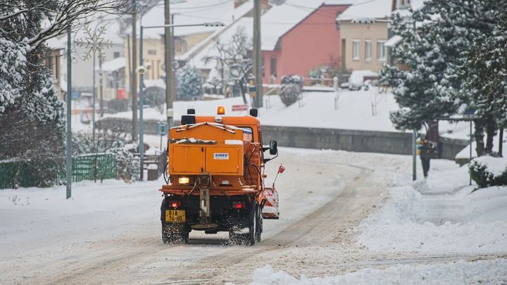 Ledovka v Česku ztěžuje dopravu, může vznikat i ve středu kvůli mrznoucímu dešti; Zdroj foto: ČTK
