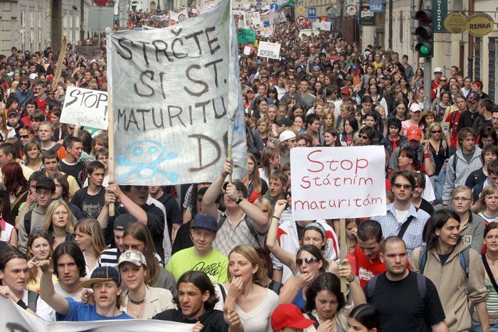 Studenti demostrovali proti státní maturitě