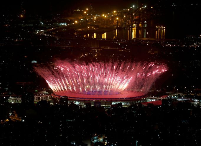 OH 2016, slavnostní zahájení: ohňostroj nad Maracaná