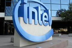 Intel v Bílém domě oznámil rozsáhlou investici do továrny v USA