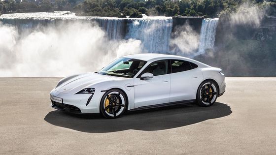 Porsche Taycan oslavilo premiéru mimo jiné u Niagarských vodopádů.