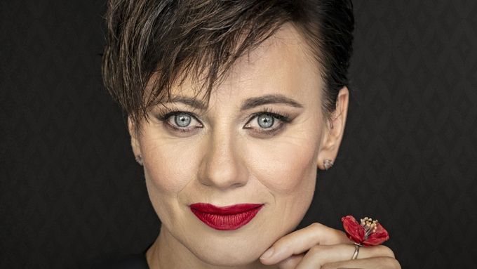 Zpěvačka a herečka Dáša Zázvůrková vzdá v roce 2026 hold první dámě českého šansonu speciálním koncertem v pražském Obecním domě.