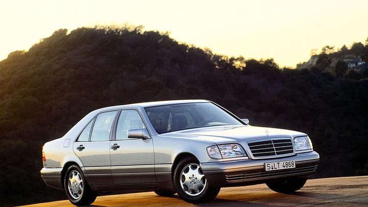 Smí auto přerůst mamuty? Opulentní Mercedes třídy S stanovil míru všem, slaví 30 let; Zdroj foto: Daimler AG