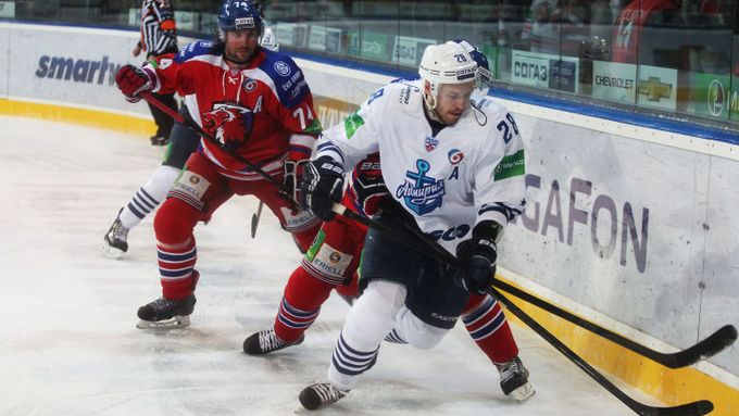 Lev porazil Vladivostok 4:1 a nevadila mu ani kuriózní situace s rozhodčími. Pražský tým je v pohodě, v tabulce Západní konference KHL si drží třetí místo.
