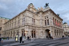Rakouský velvyslanec "řádil" na sadomasochistickém blogu. Často i během pracovní doby