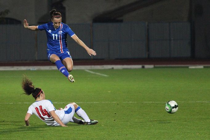 Fotbal žen ČR - Island