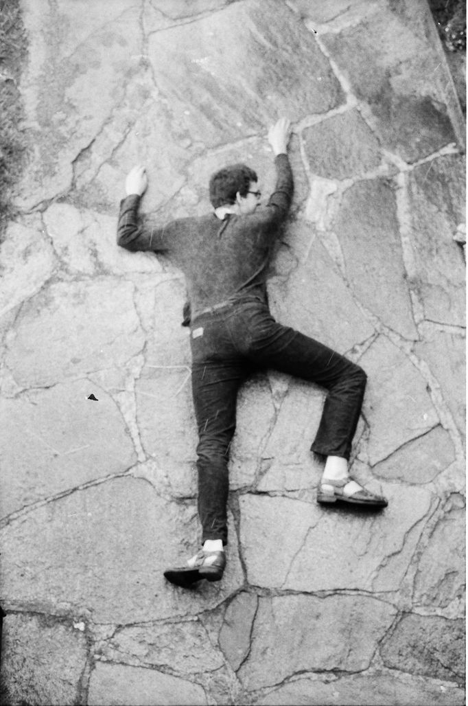 Otisk v dešti, 1981, fotografie, papír, 26 x 18 cm (2 ks).