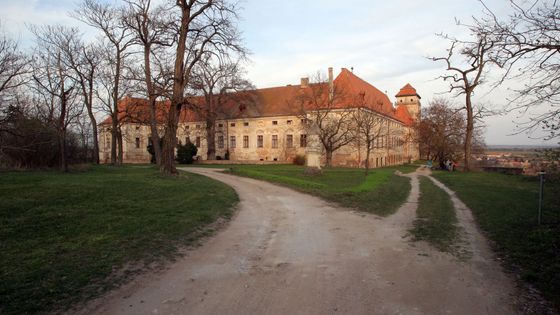 FOTO Mrtvé zámky. Putování po památných ruinách jižní Moravy