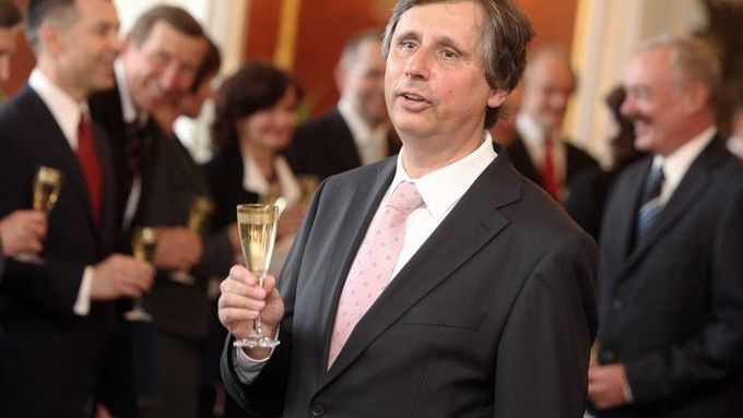 Premiér Jan Fischer při jmenování úřednické vlády.
