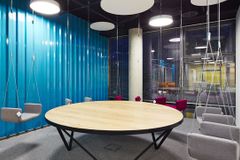 Dnešní kancelář? Design, barvy, hravost – ale třeba i sauna.