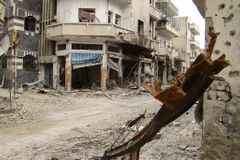 Asad posílá na povstalce další vojáky, dohodě navzdory