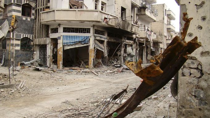 Zničené ulice Homsu.