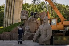 Kyjev odstraní pomník upomínající na přátelství s Ruskem, umístí ho do muzea