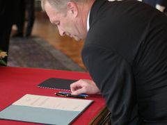 Podpis nového ministra.