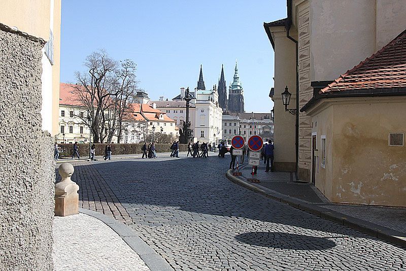 Hradčanské náměsí dva dny před Obamovou návštěvou