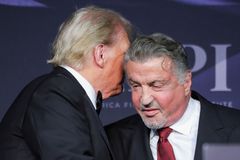 Aby byl Hollywood větší a lepší. Trump si vezme na pomoc Gibsona, Stallonea a Voighta