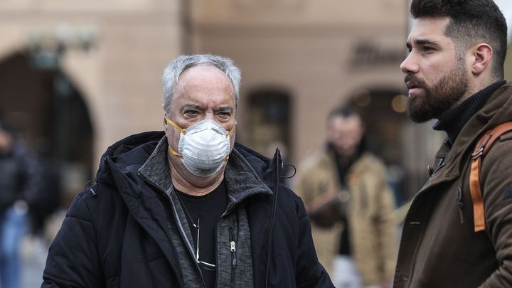 Roušky i respirátory nadále chybí. Na rentgenech bez nich nechtějí pracovat