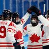 Kanadské hokejistky v utkání proti Rusku