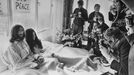 Yoko Ono a John Lennon během akce nazvané Bed-In for Peace, Amsterdam, 1969.