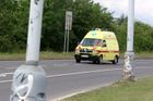 BMW vjelo do protisměru: jeden mrtvý, dvě zraněné děti