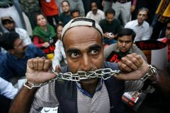 Pákistán propustil tisíce politických vězňů