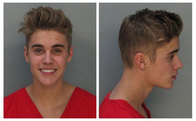 Justin Bieber na policejním snímku.